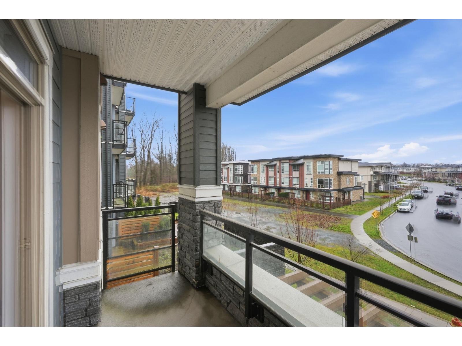 301 45562 AIRPORT ROAD, Chilliwack Proper South, Chilliwack