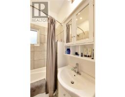 East #1 - 122 Forsyth Street, Sarnia, ON N7T6C3 Photo 9