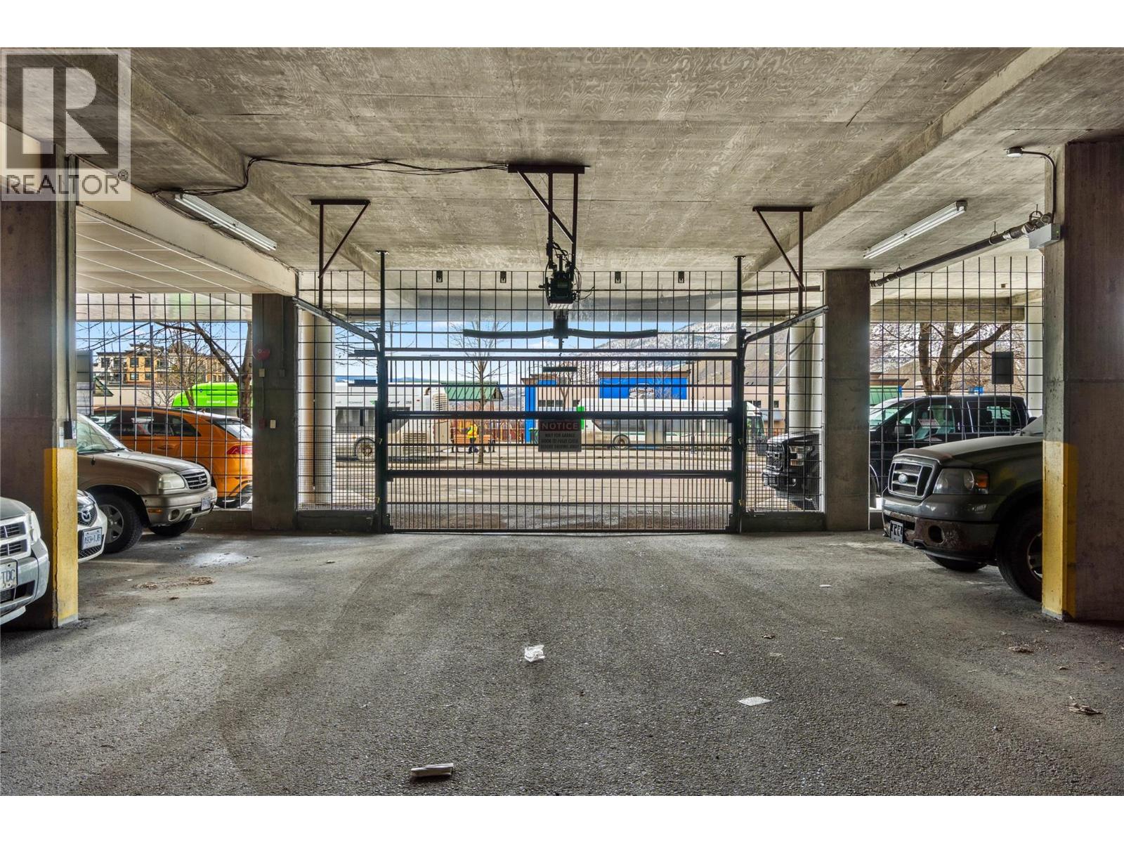 #506 629 Lansdowne Street - 21