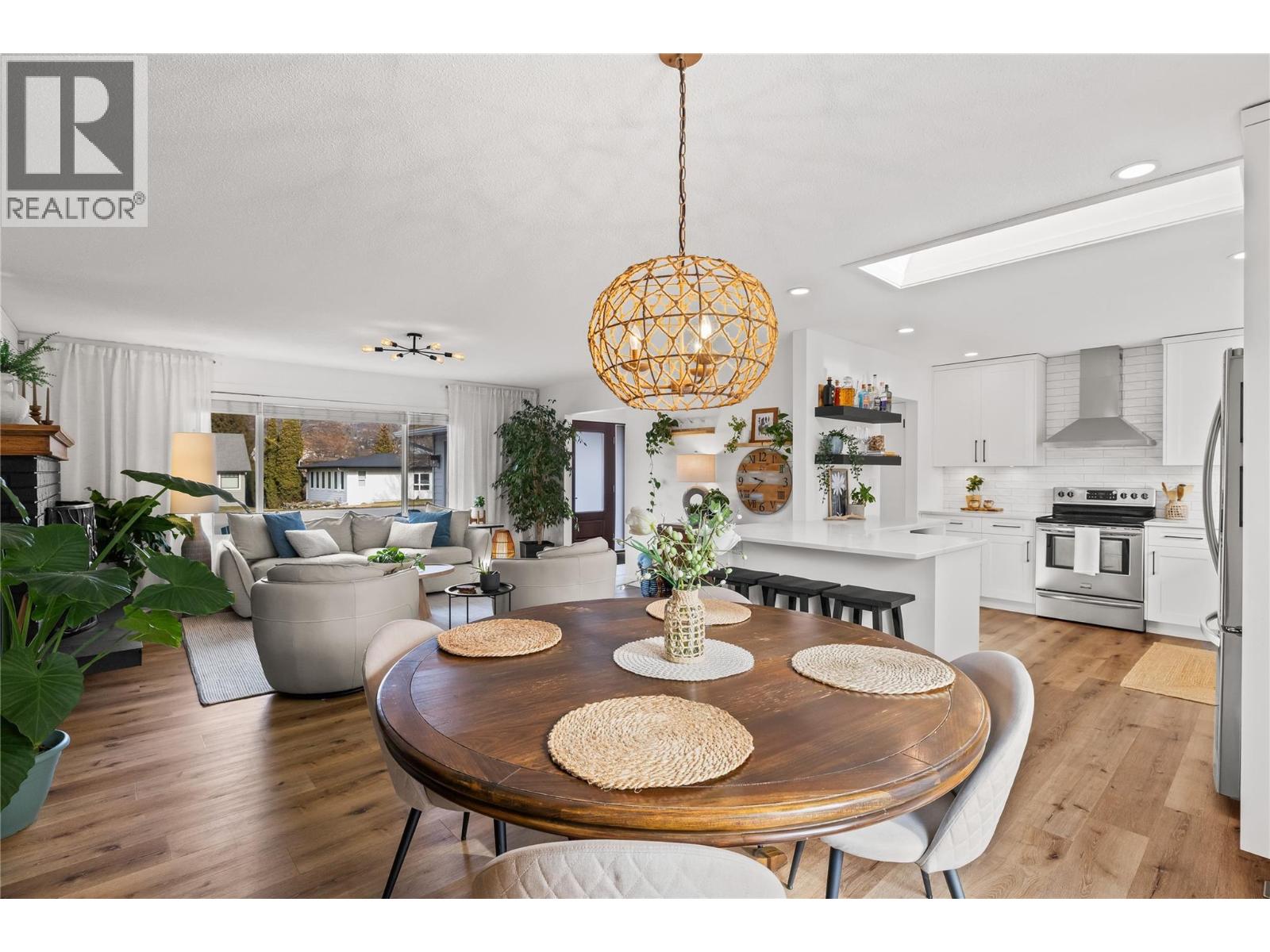 2355 Crestview Road, West Kelowna