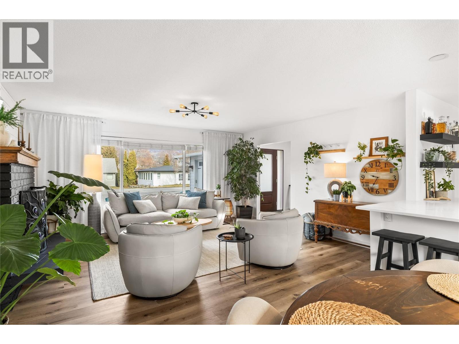 2355 Crestview Road, West Kelowna