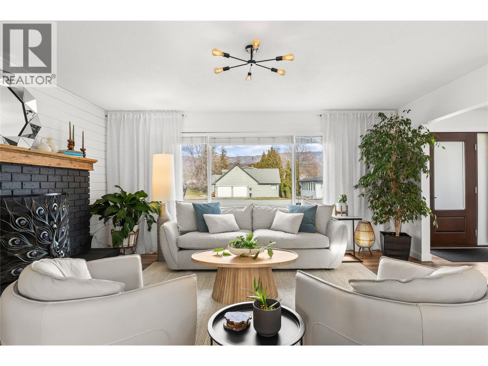 2355 Crestview Road, West Kelowna