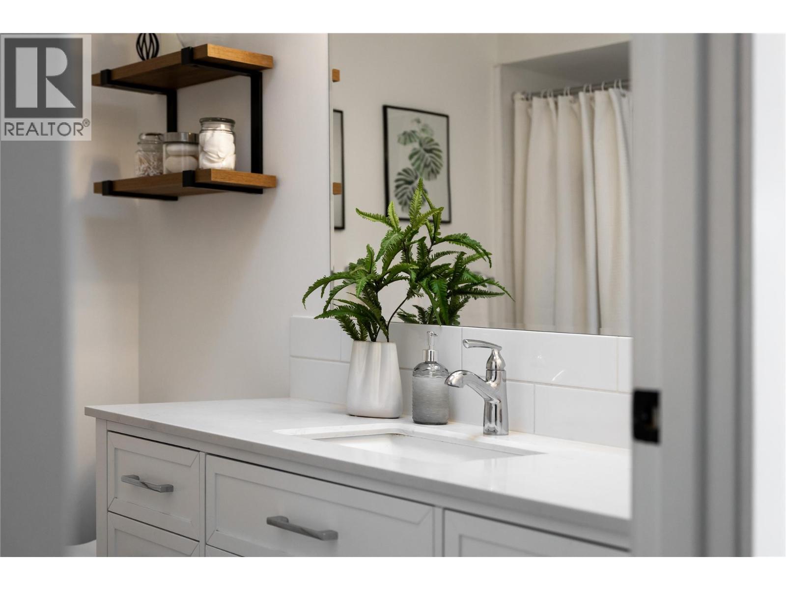 2355 Crestview Road, West Kelowna