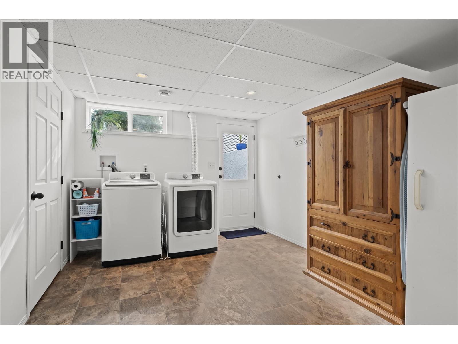 2355 Crestview Road, West Kelowna