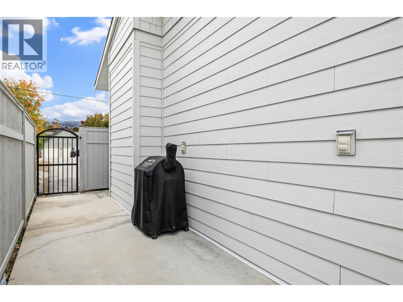 2355 Crestview Road, West Kelowna