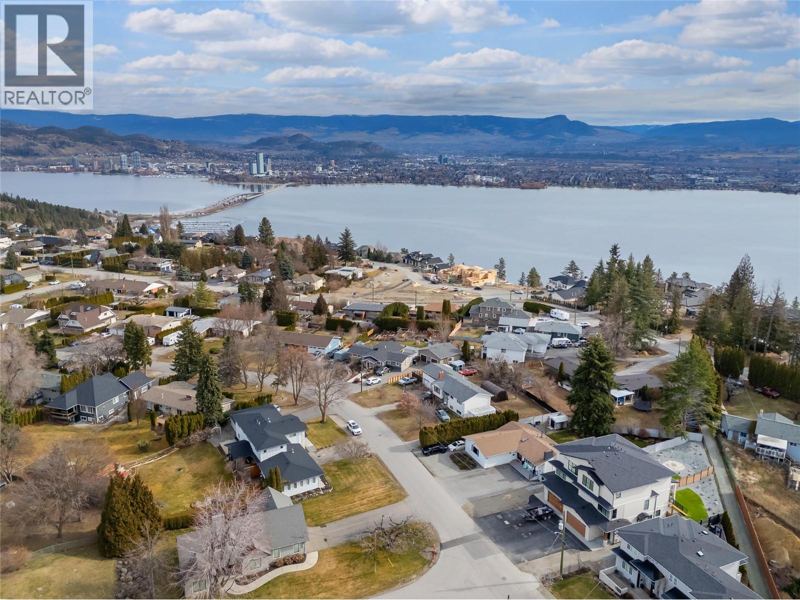 2355 Crestview Road, West Kelowna