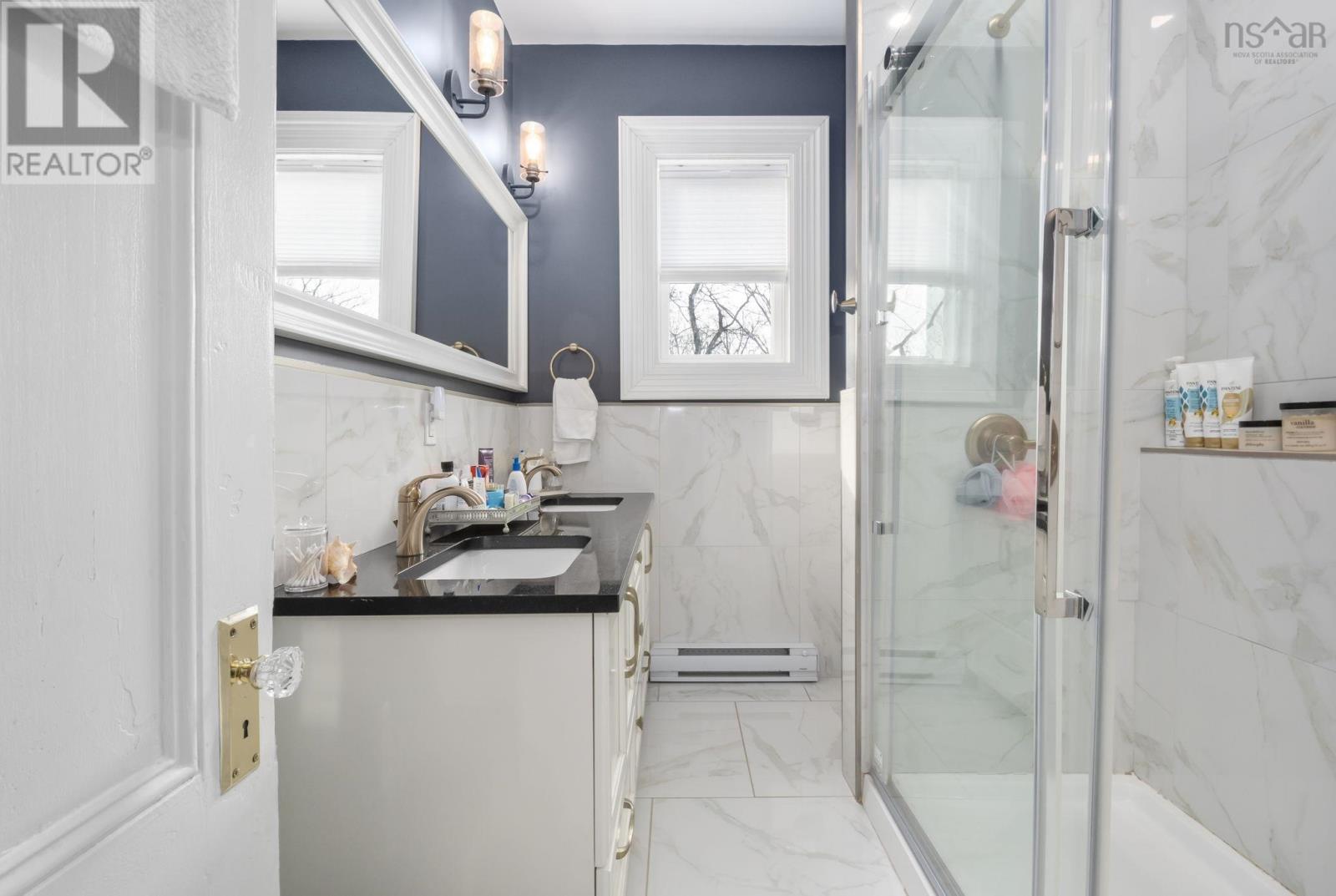 Property 17 of 35 of 6028/6030 Cunard Street