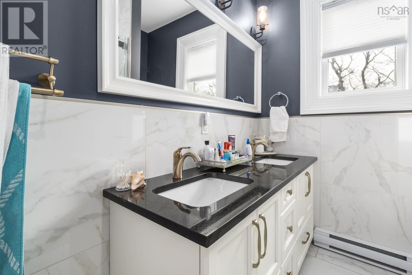 Property 15 of 35 of 6028/6030 Cunard Street