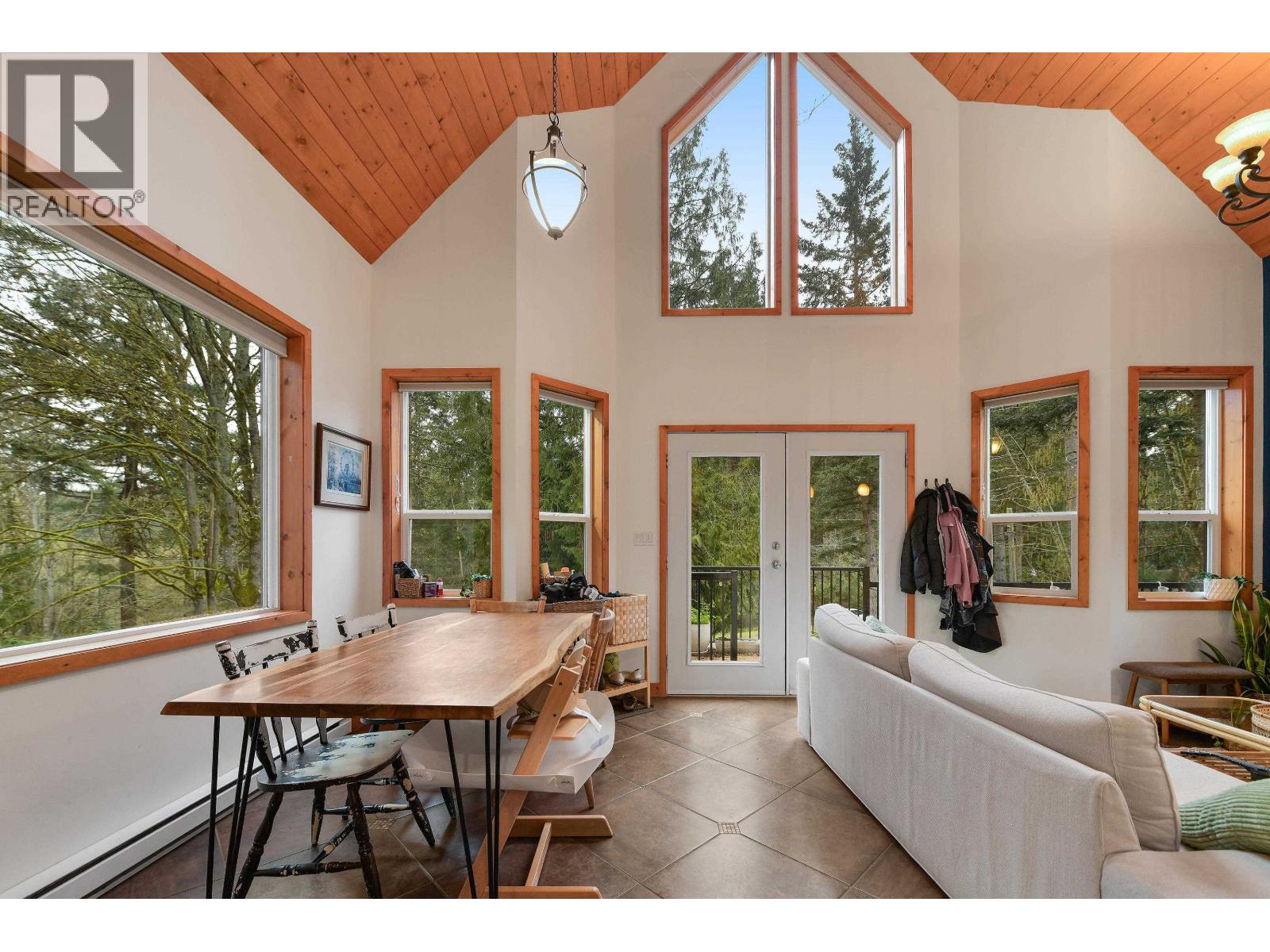 254 MARINERS WAY, Mayne Island