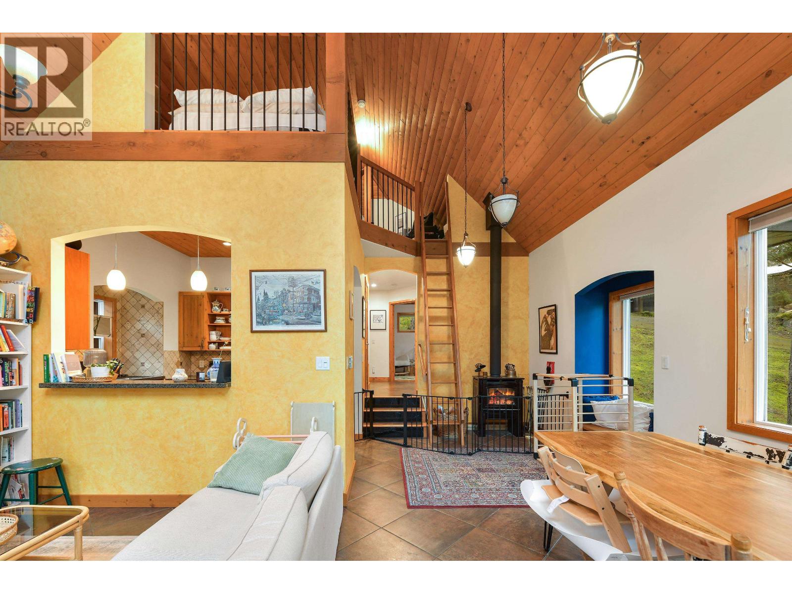 254 MARINERS WAY, Mayne Island