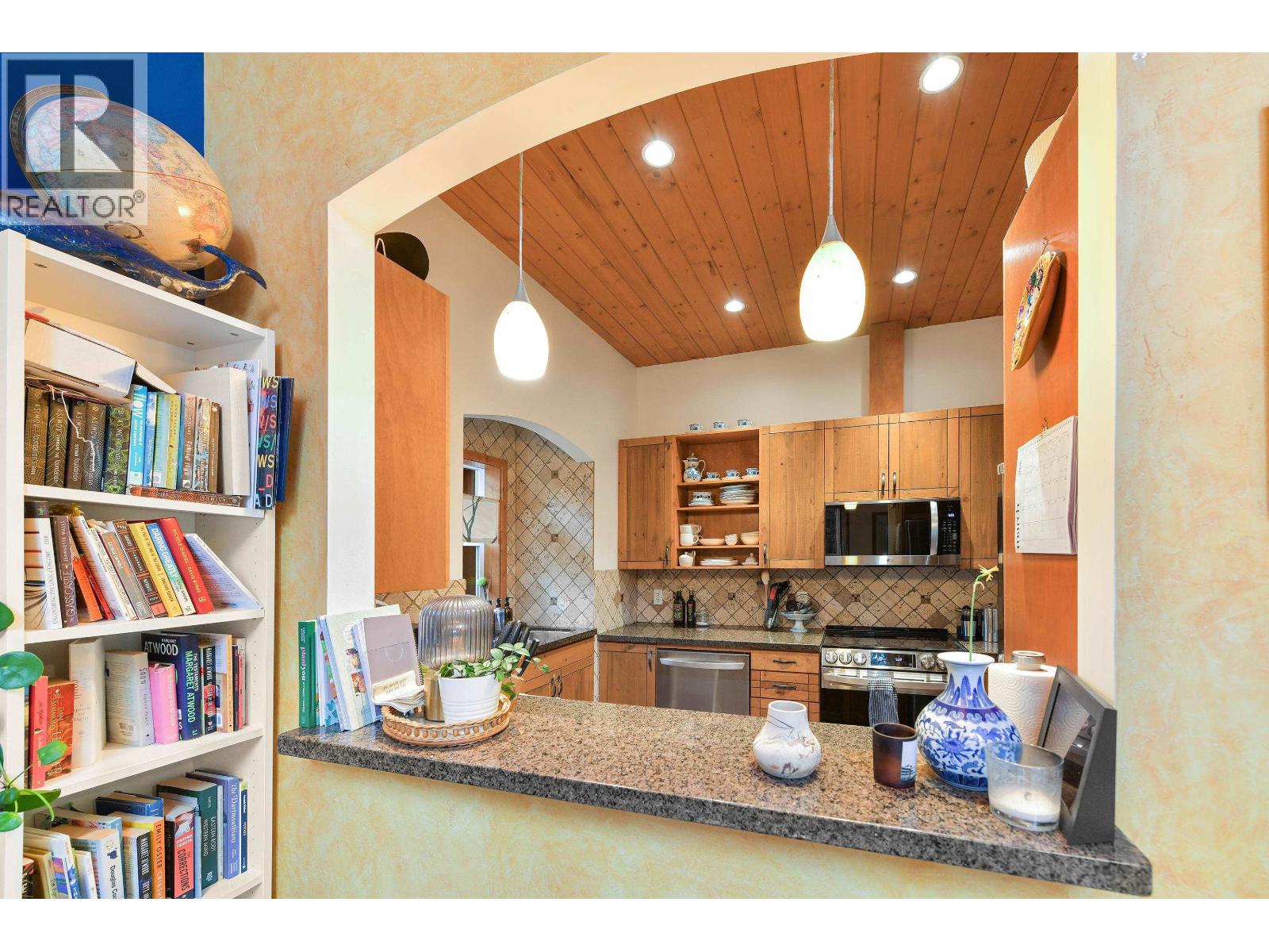 254 MARINERS WAY, Mayne Island