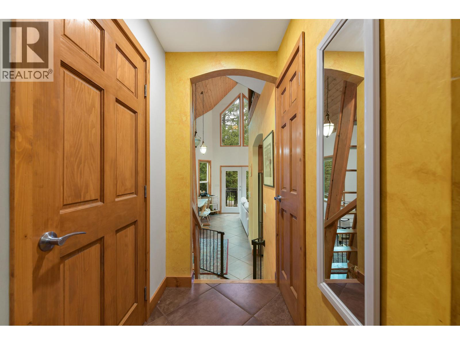 254 MARINERS WAY, Mayne Island