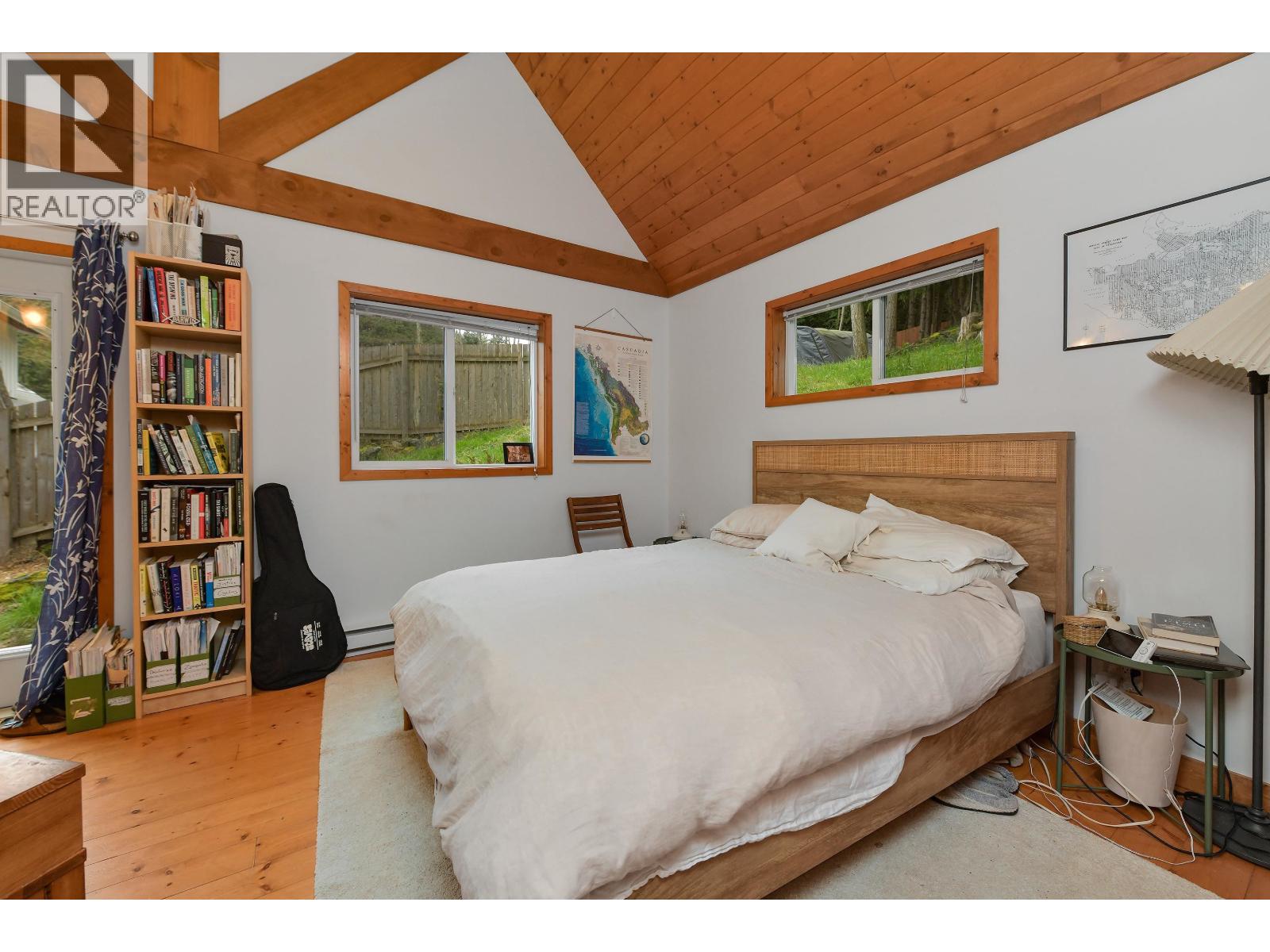 254 MARINERS WAY, Mayne Island