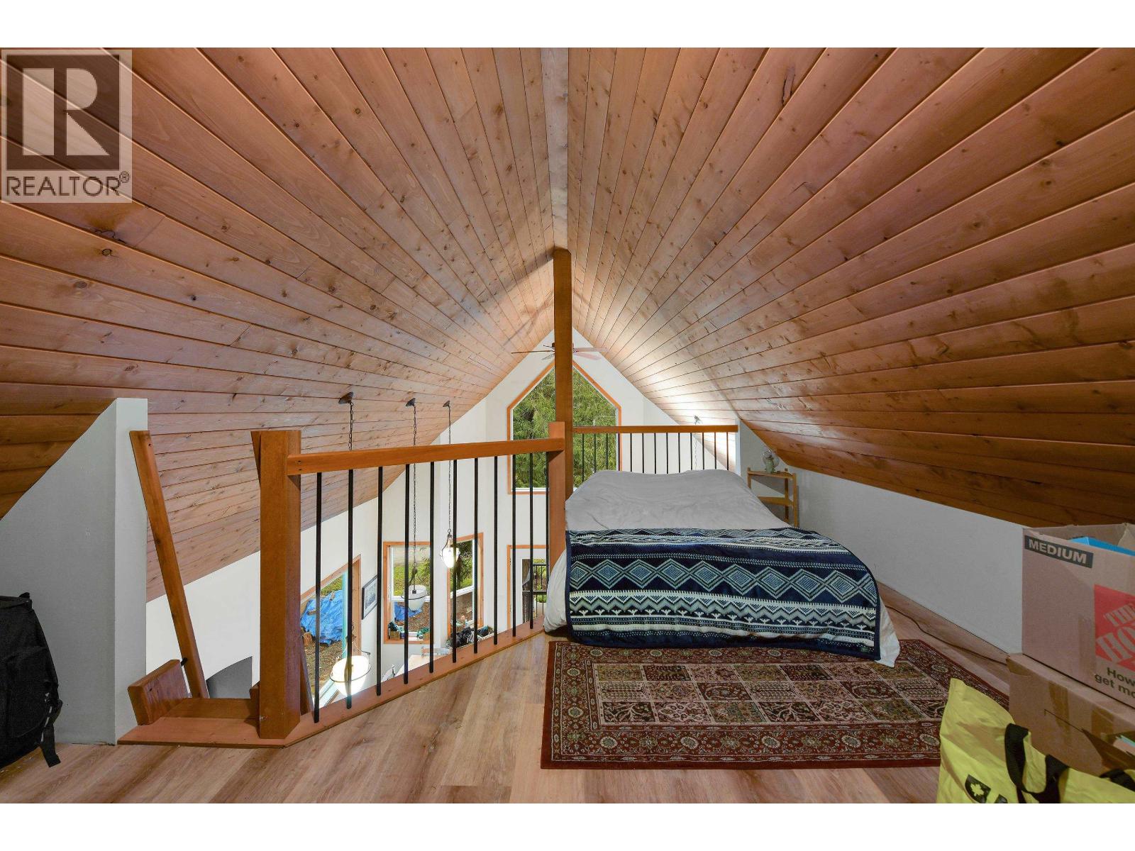 254 MARINERS WAY, Mayne Island