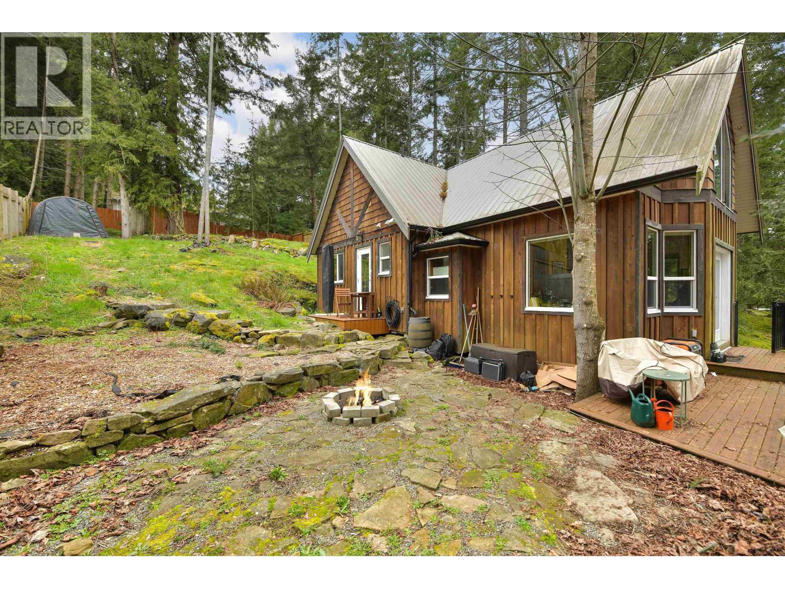 254 MARINERS WAY, Mayne Island
