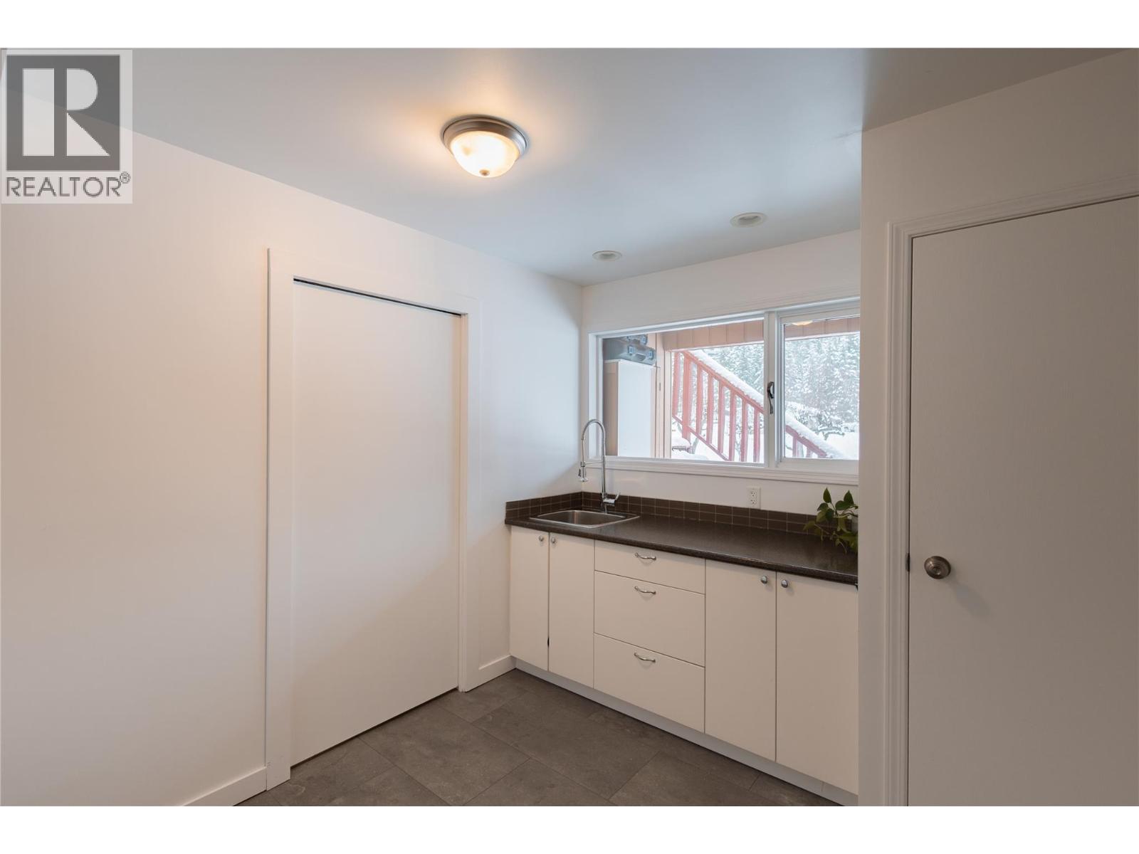 5713 Woodland Drive, Nelson