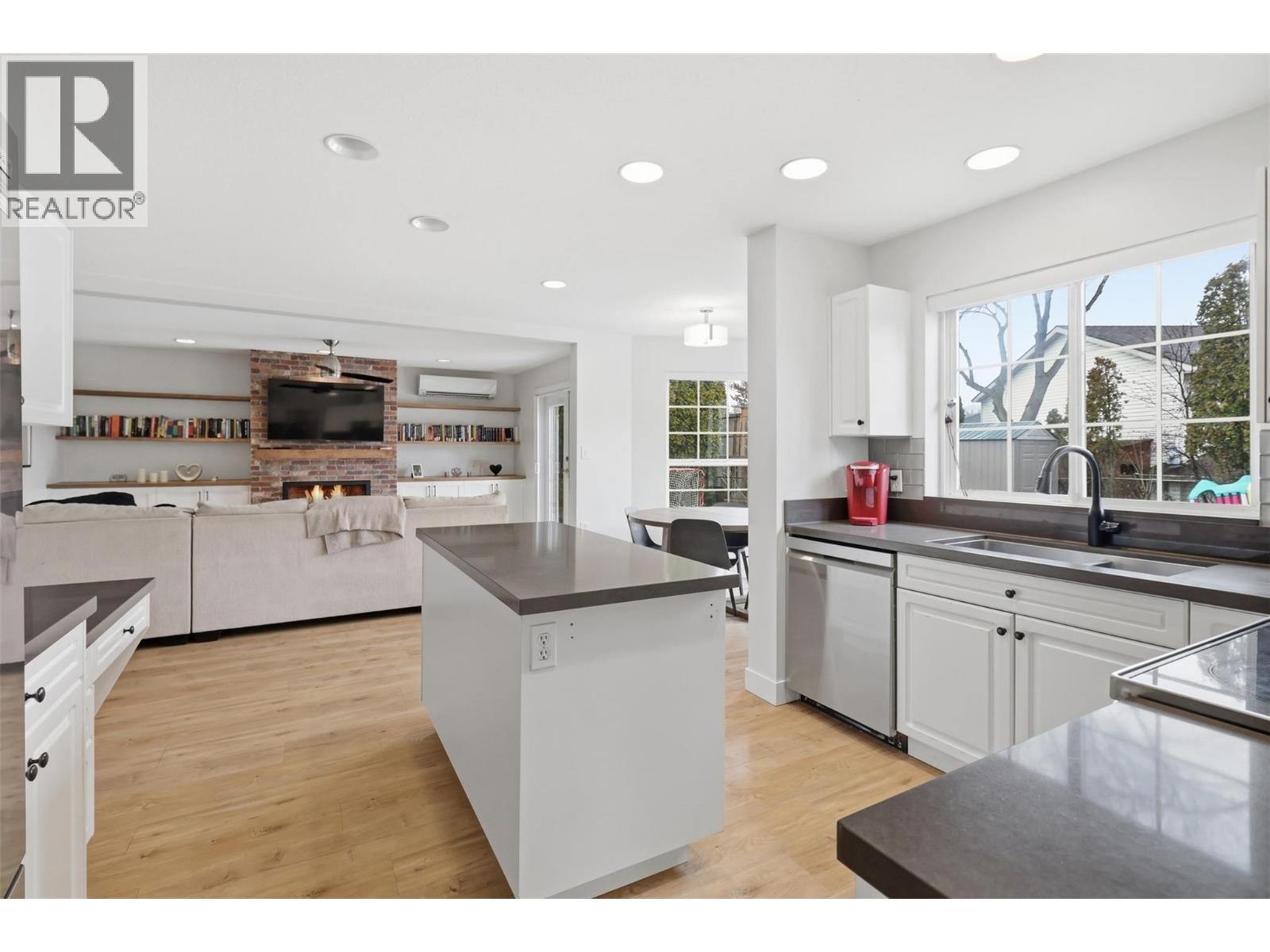 1948 SHEFFIELD Way, Kamloops