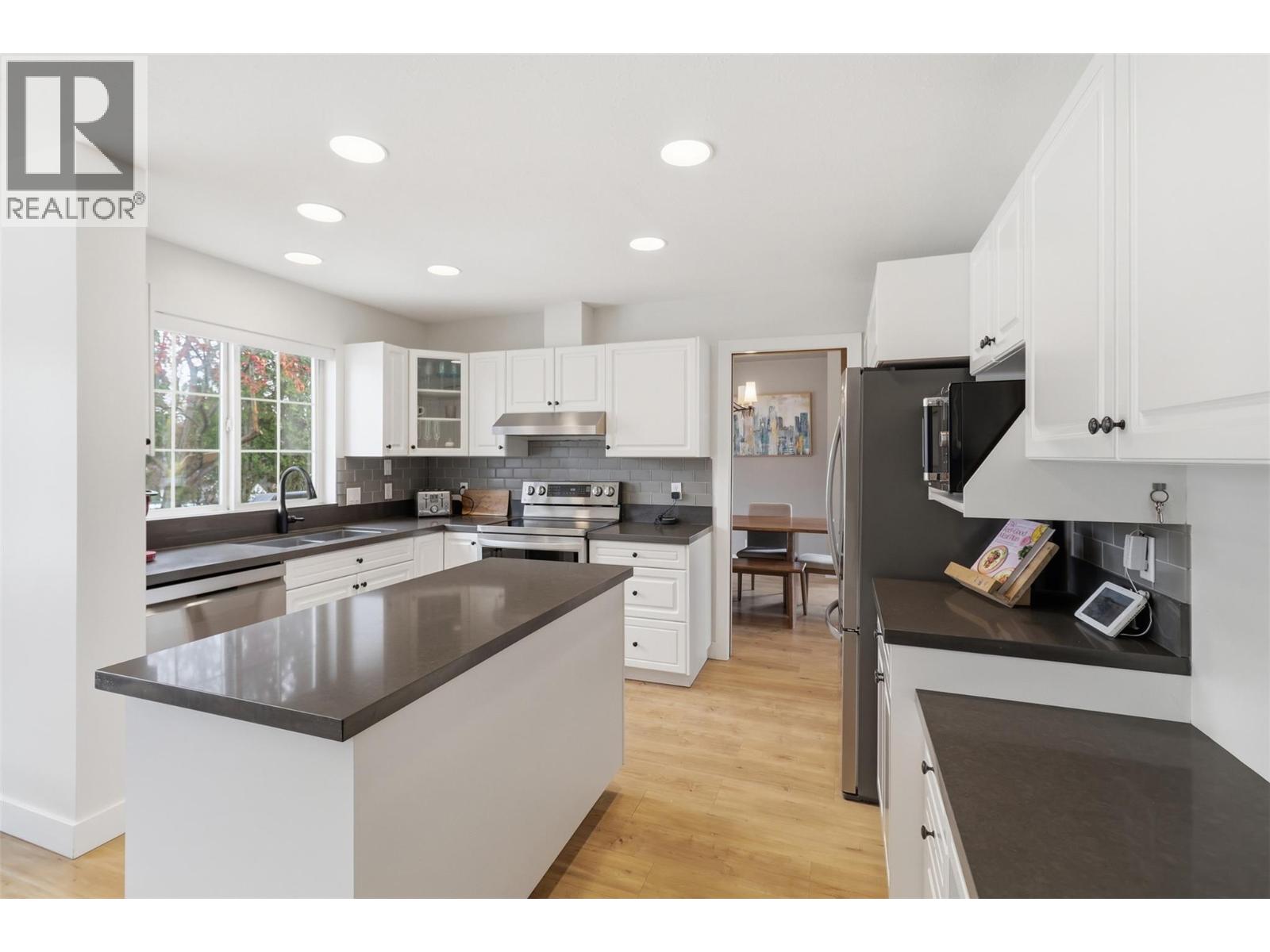 1948 SHEFFIELD Way, Kamloops