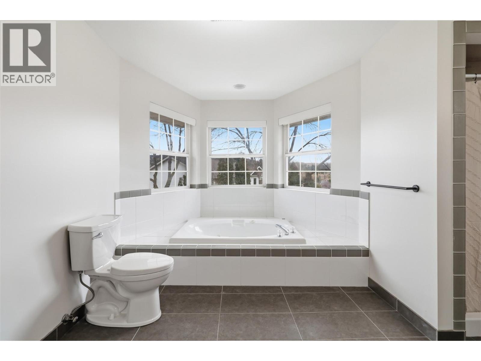 1948 SHEFFIELD Way, Kamloops