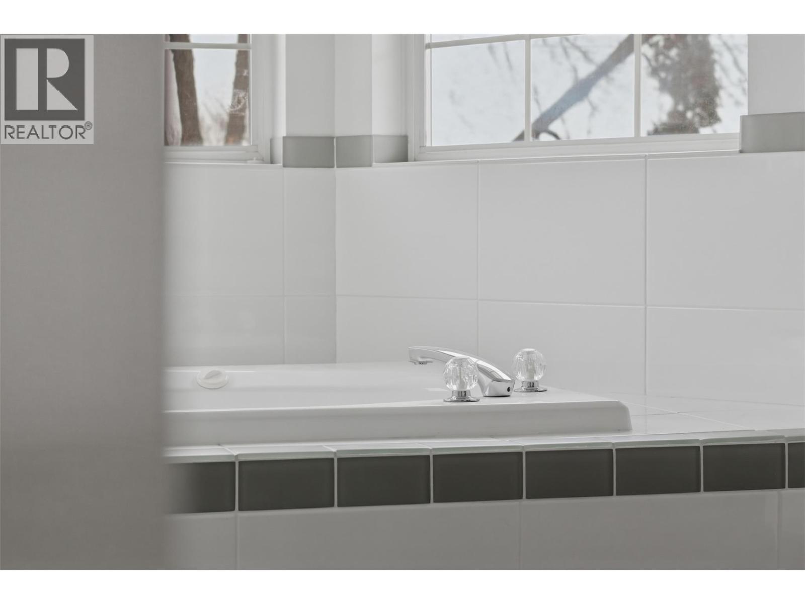 1948 SHEFFIELD Way, Kamloops