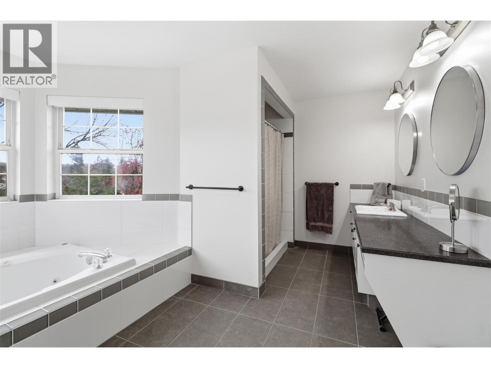 1948 SHEFFIELD Way, Kamloops