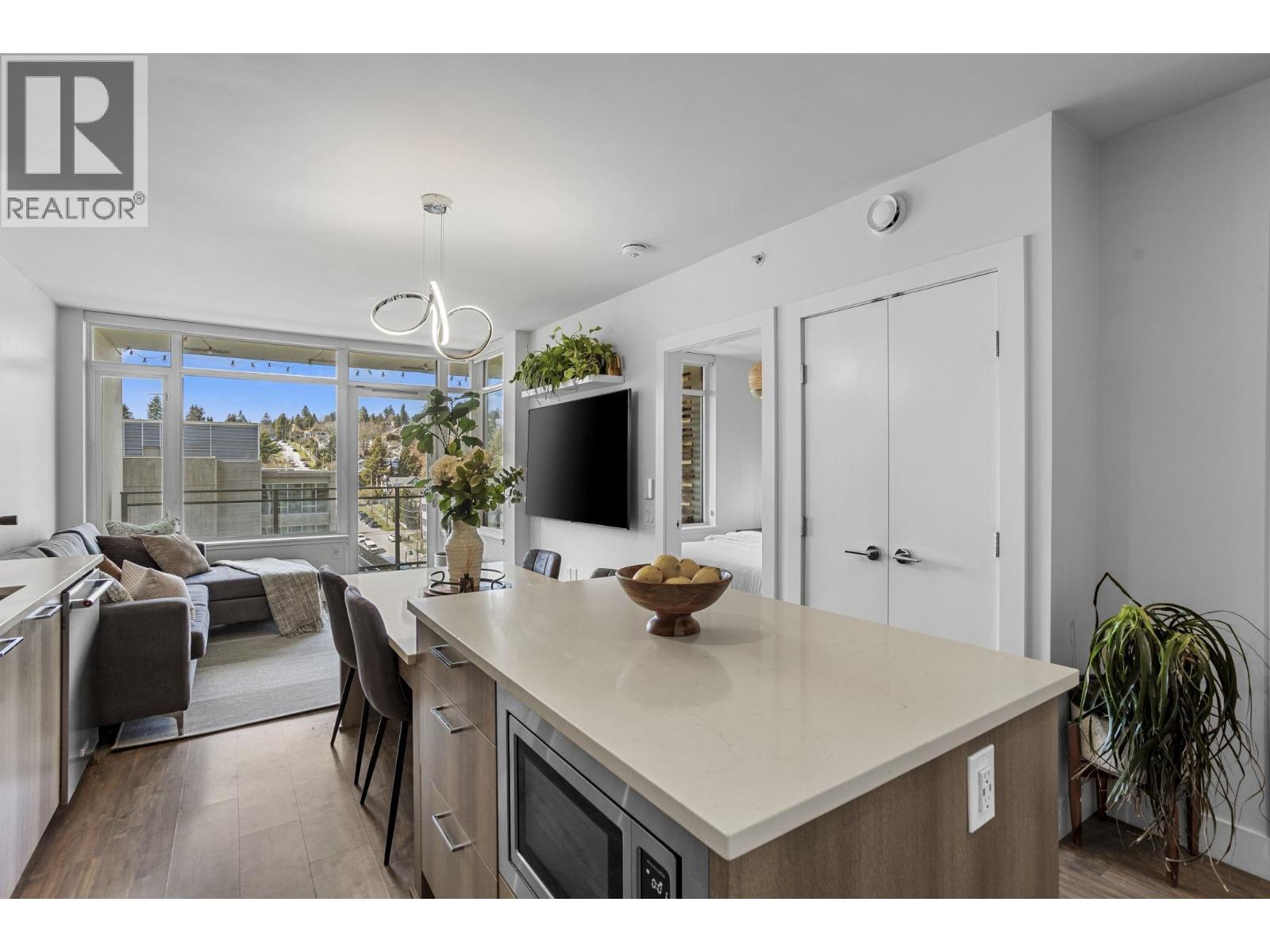 803 258 NELSON'S COURT