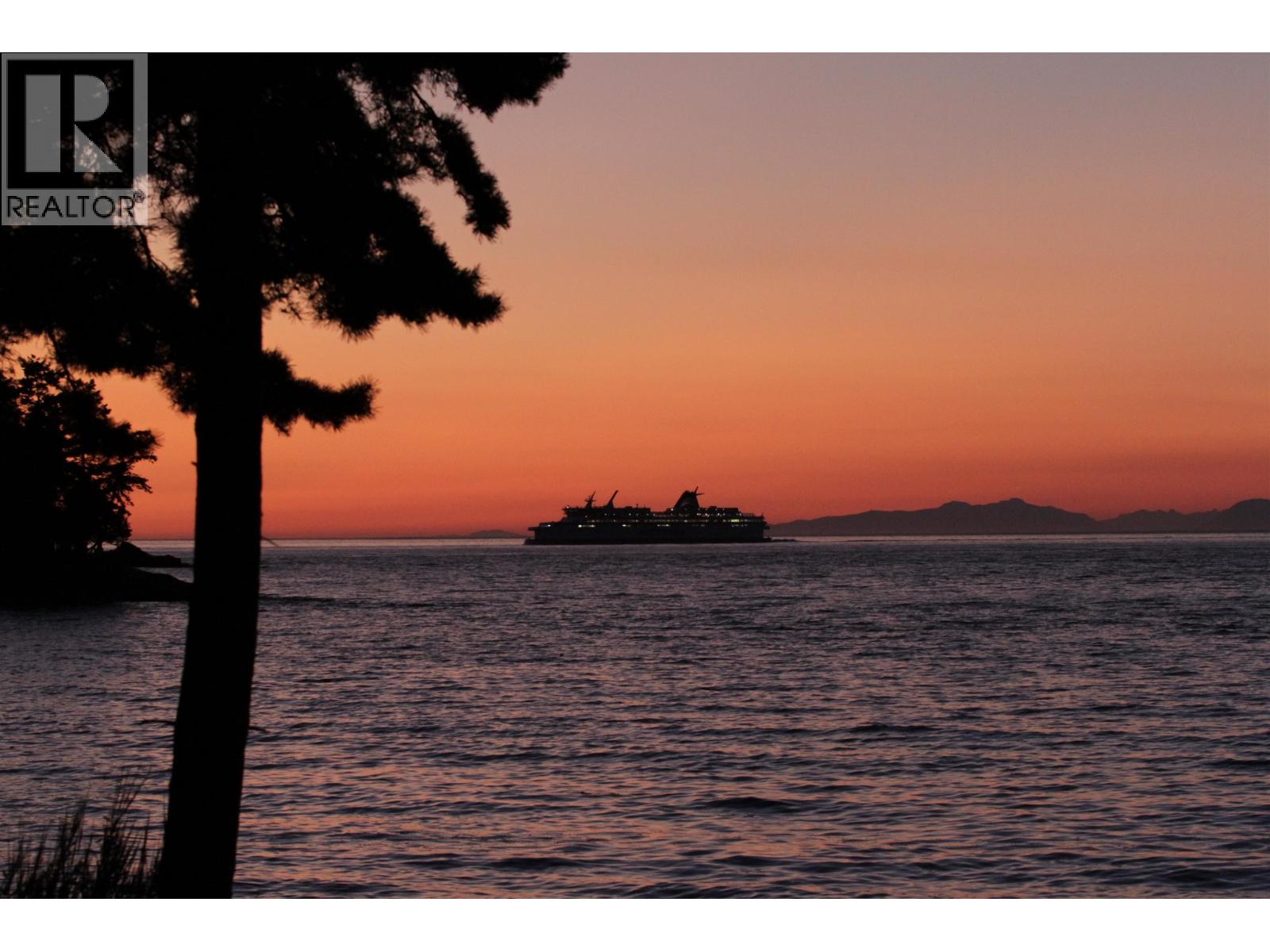 581 BAYVIEW DRIVE, Mayne Island