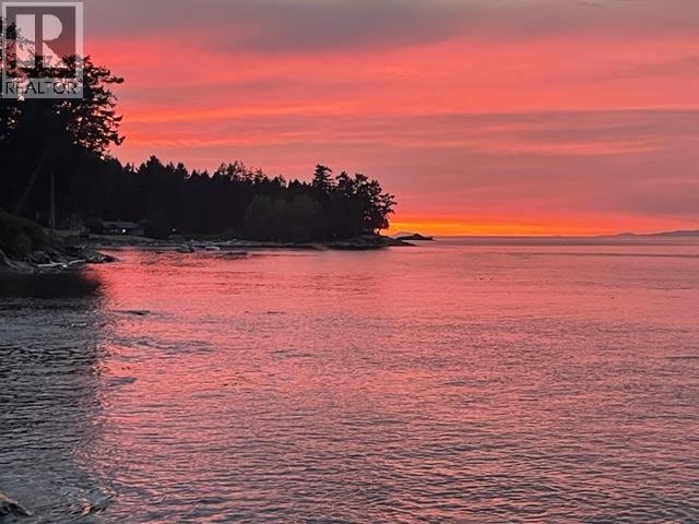 579 BAYVIEW DRIVE, Mayne Island