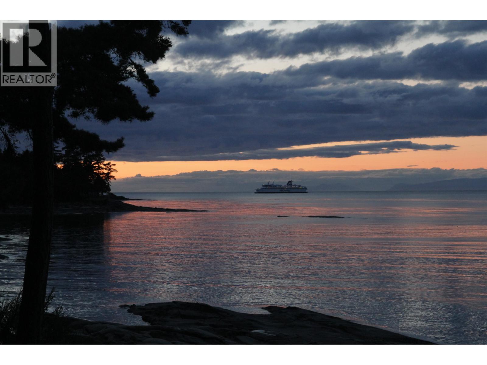 579 BAYVIEW DRIVE, Mayne Island