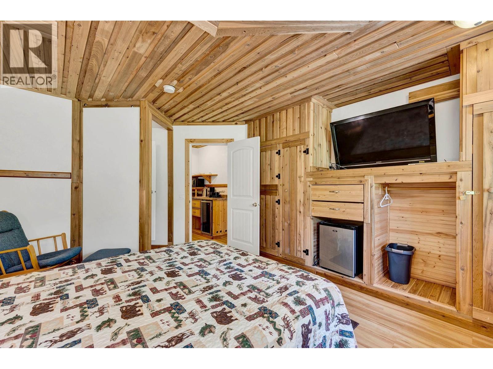 5305 CLEARWATER VALLEY ROAD - 42