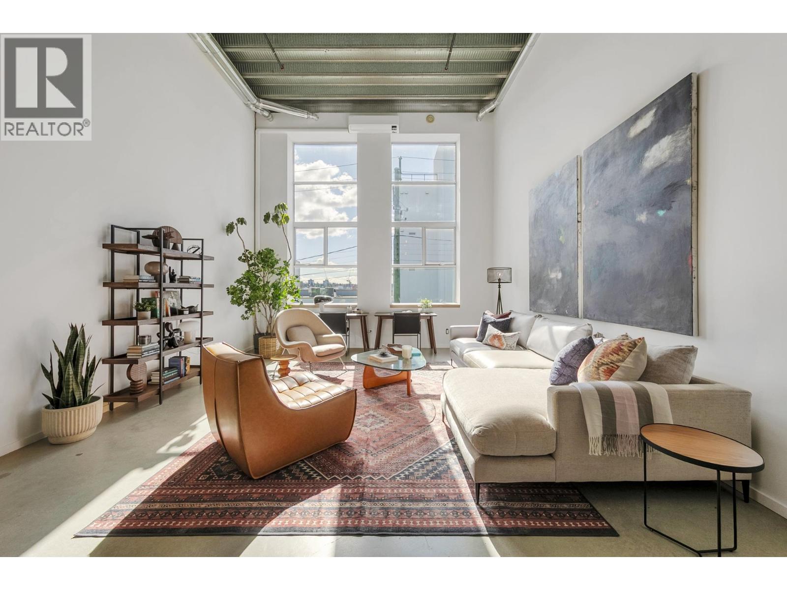 215 1220 E PENDER STREET