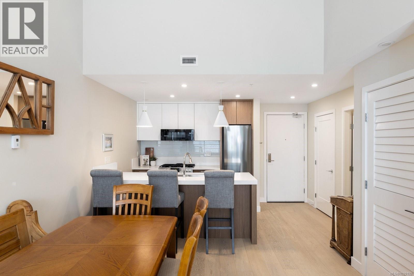 406 9861 Third Street, Sidney