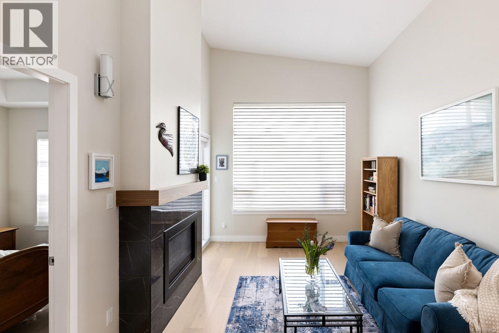 406 9861 Third Street, Sidney