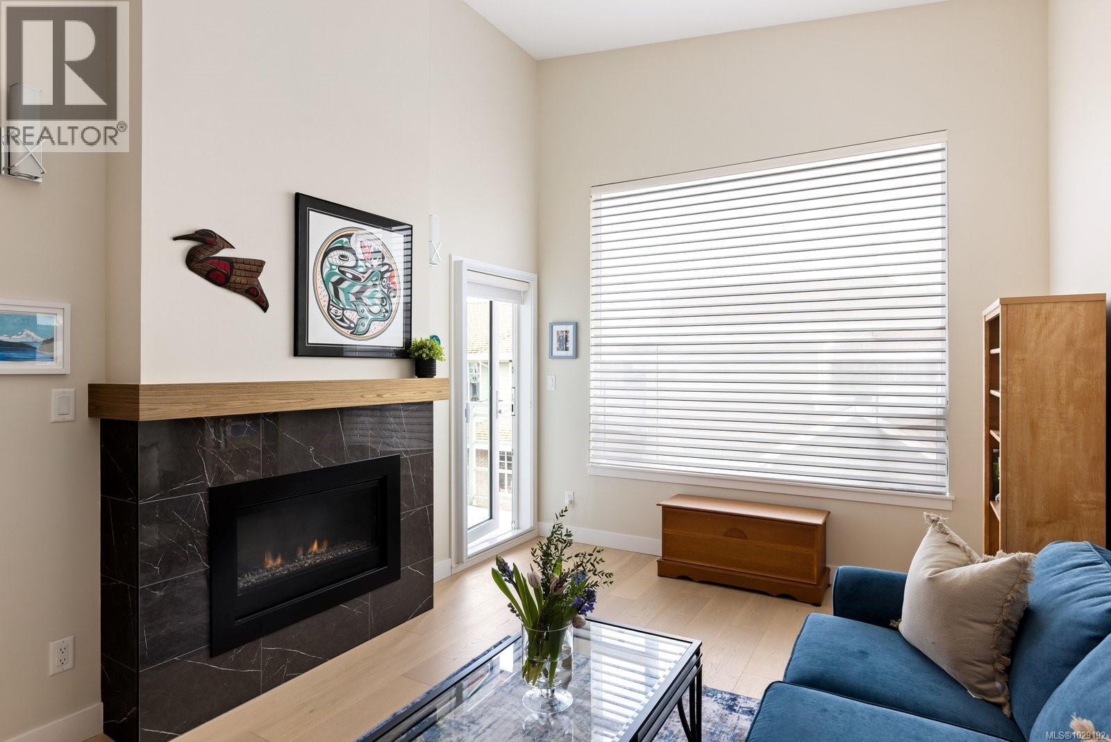 406 9861 Third Street, Sidney