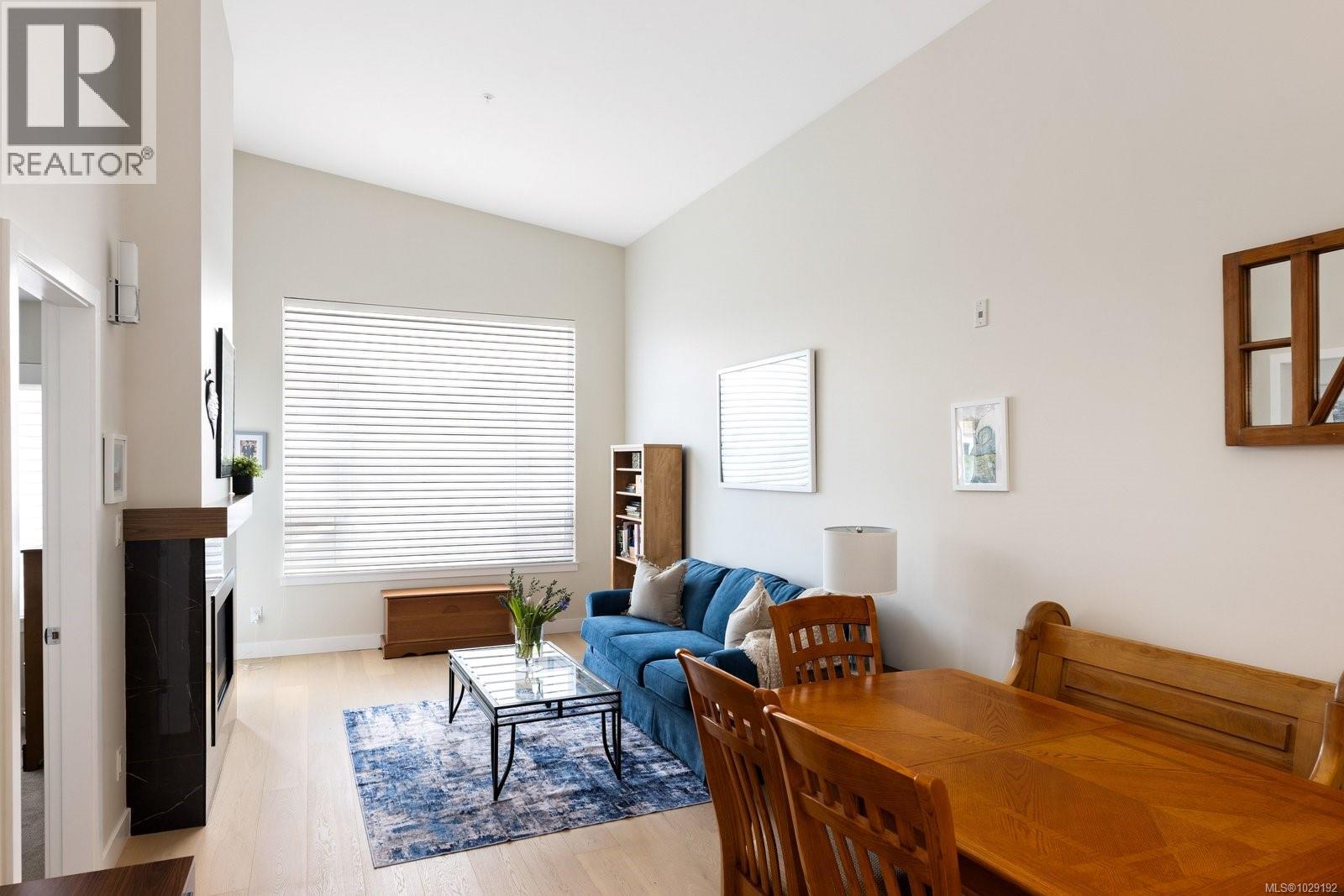 406 9861 Third Street, Sidney