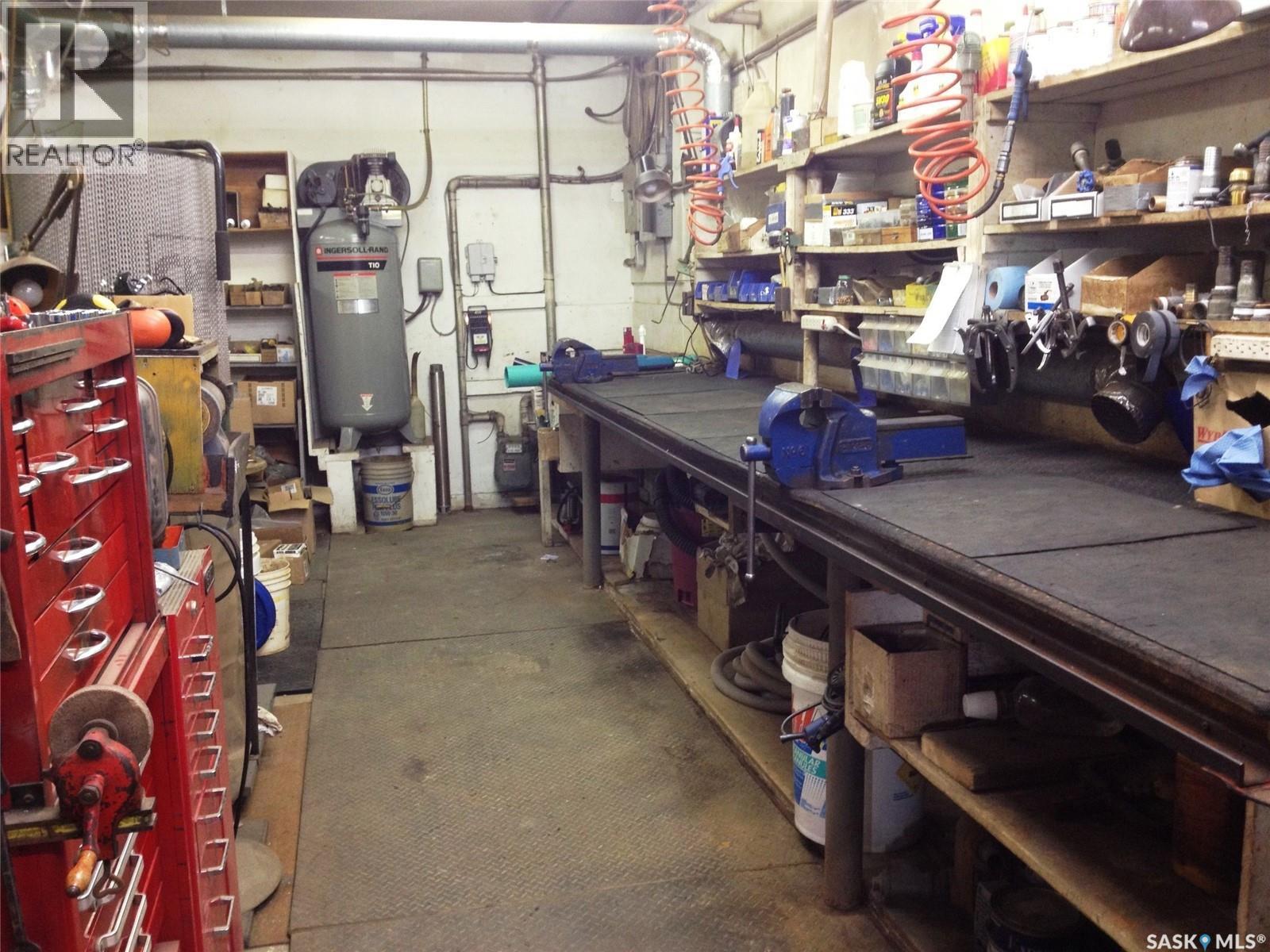 405 & 407 Railway AVENUE - photo 5