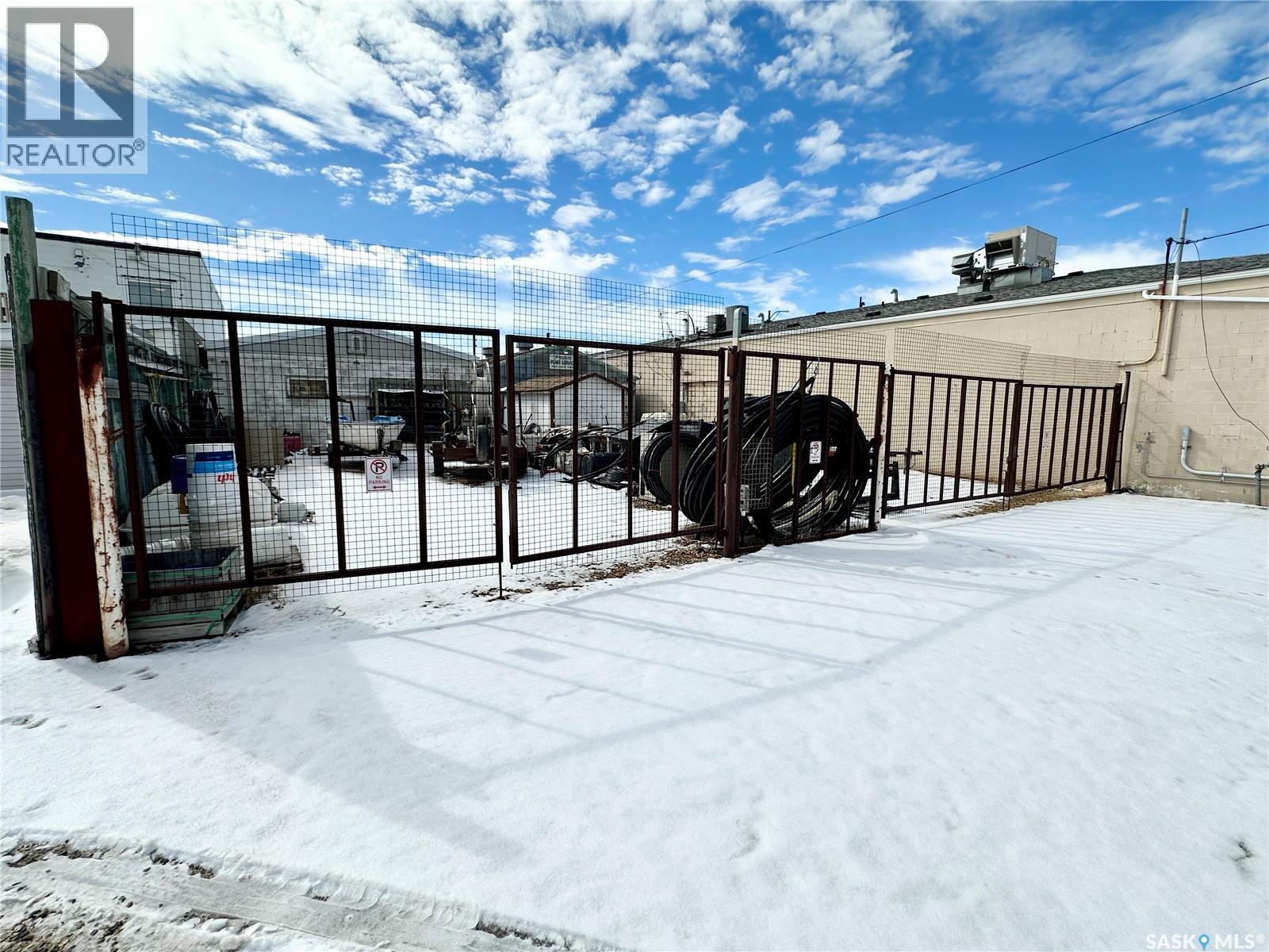 405 & 407 Railway AVENUE — photo 9