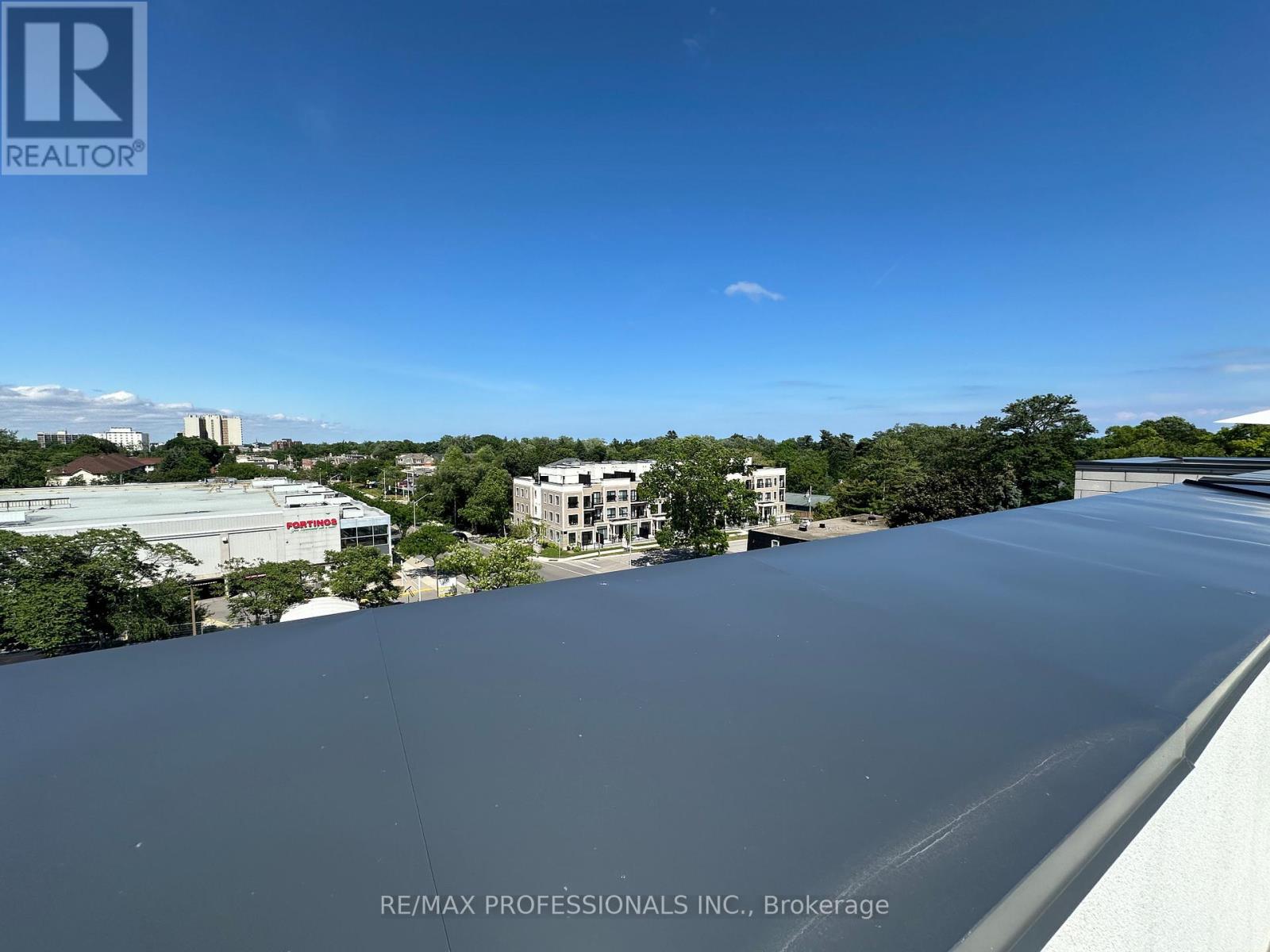#410 123 MAURICE DRIVE - 22