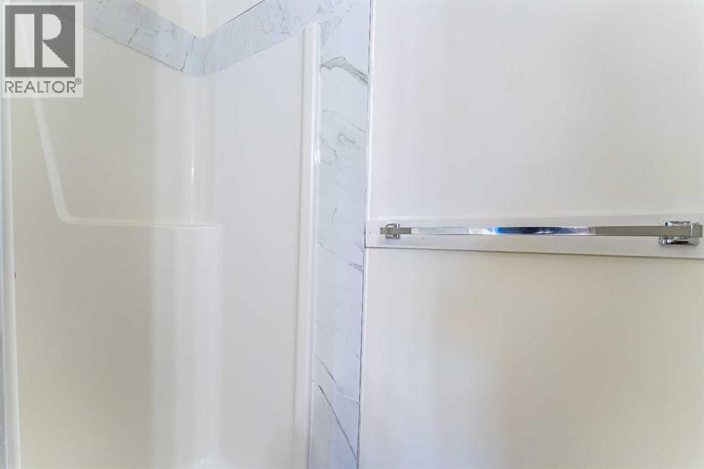 Single Family House for Sale in  Eversyde Point SW Evergreen Calgary 