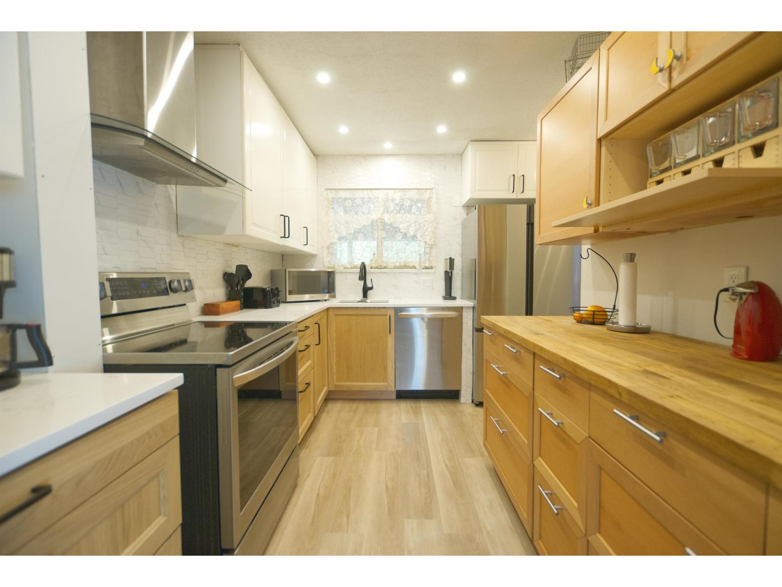 5 33918 MAYFAIR AVENUE