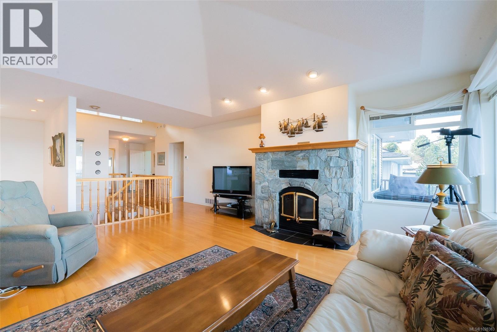 4954 FILLINGER CRES - 10