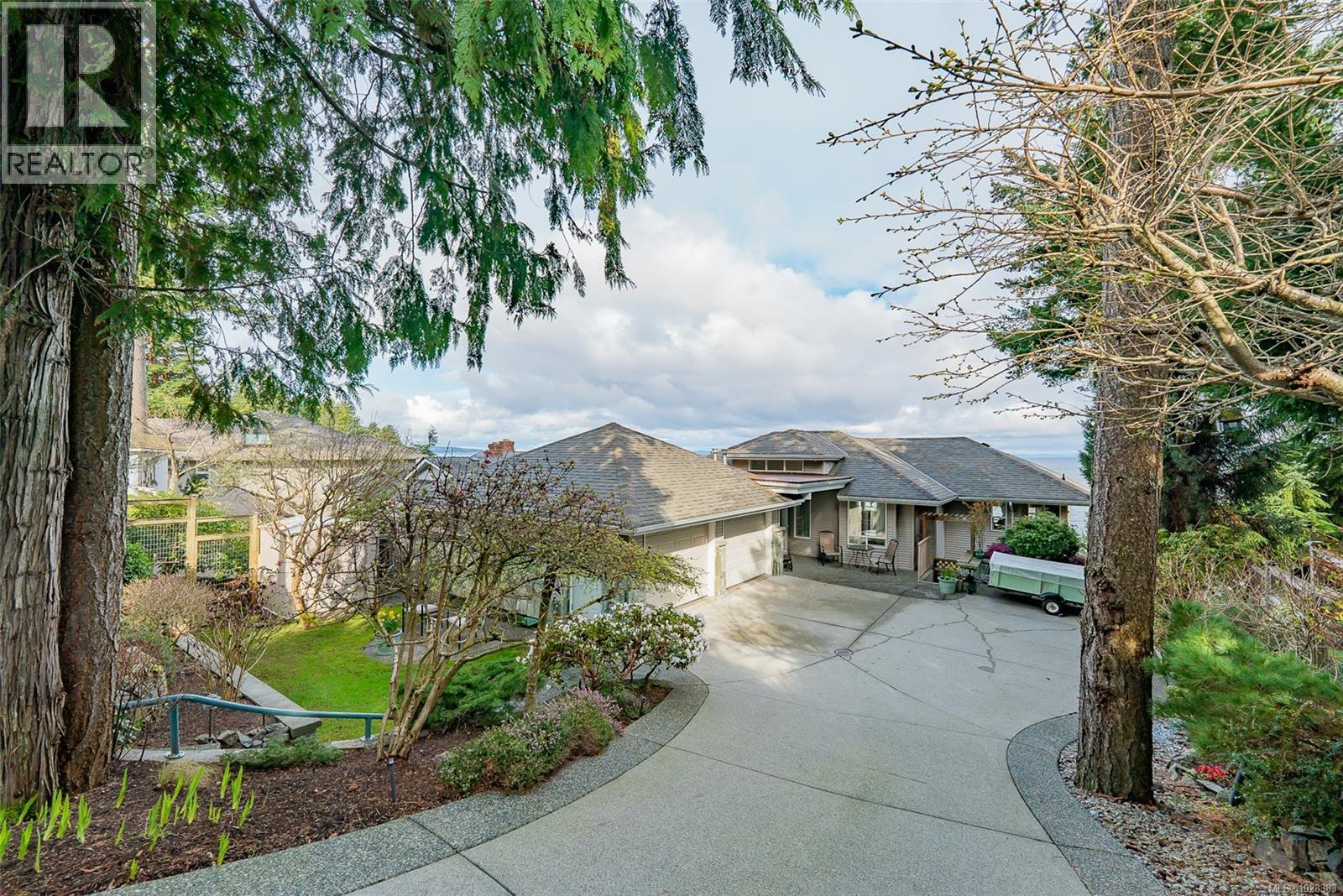 4954 FILLINGER CRES - Image 2