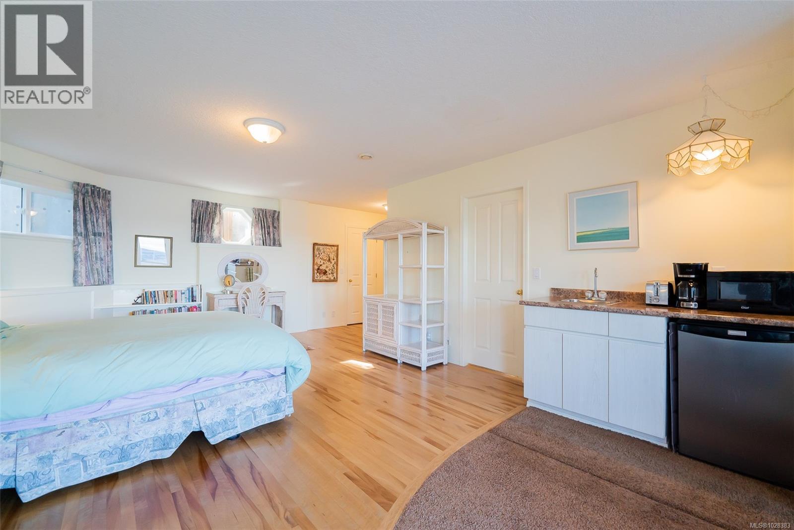 4954 FILLINGER CRES - 23