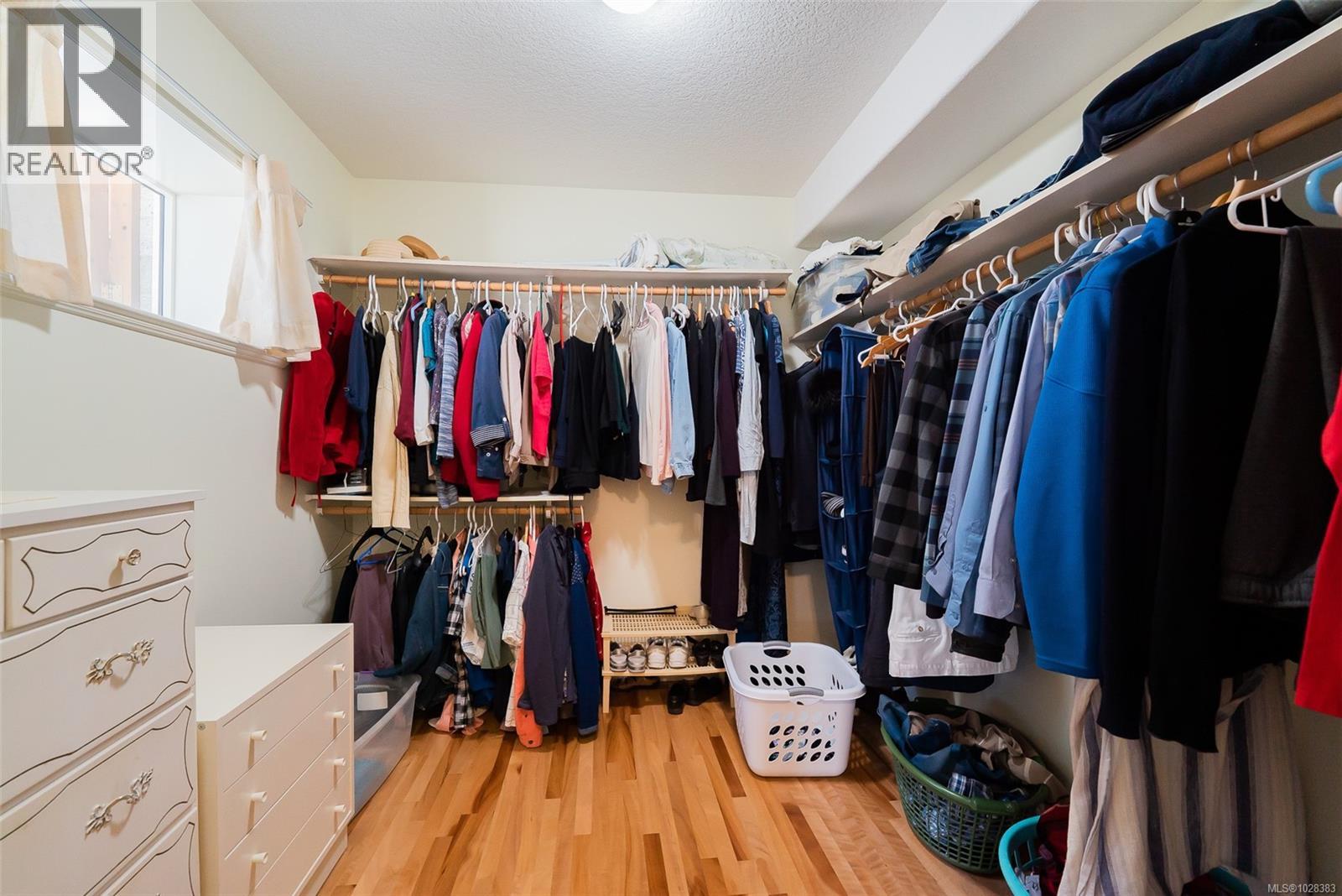 4954 FILLINGER CRES - 24