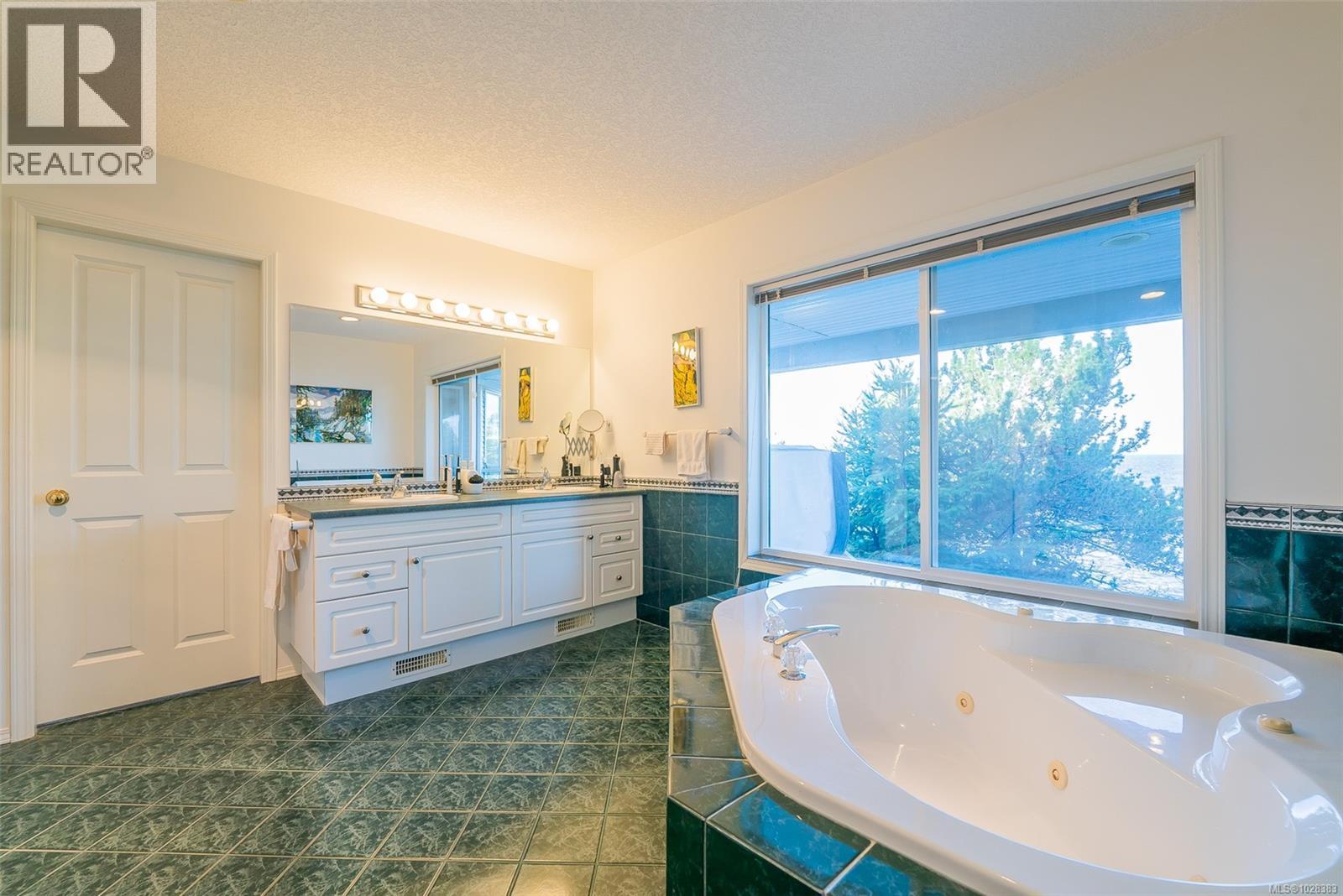 4954 FILLINGER CRES - 26