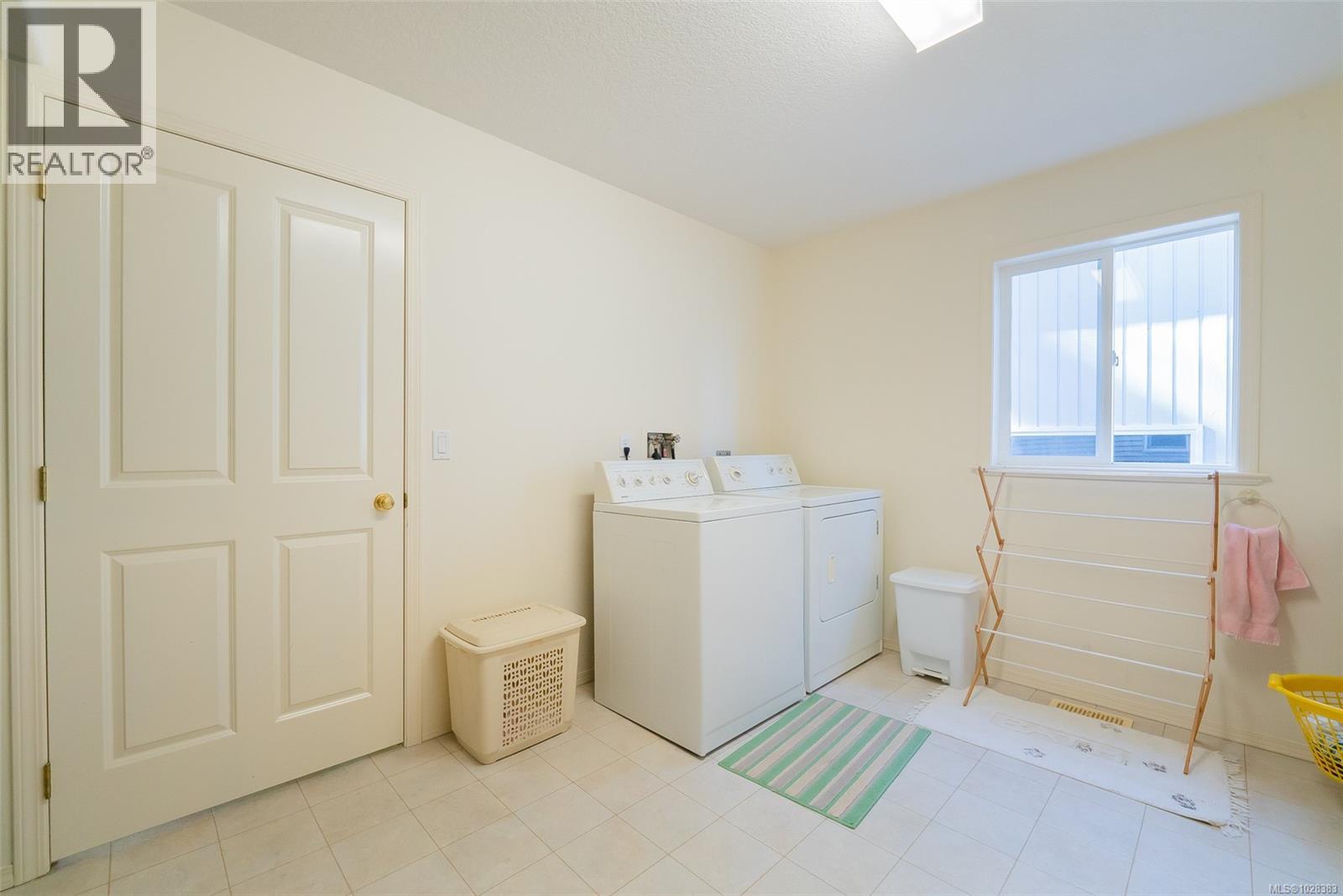 4954 FILLINGER CRES - 30