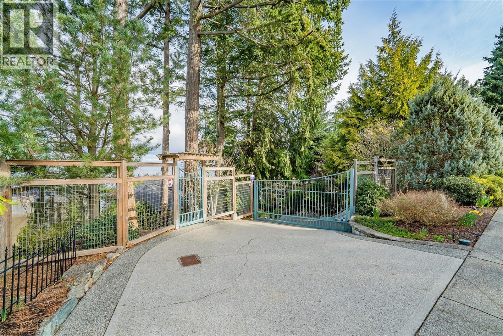 4954 FILLINGER CRES - 41