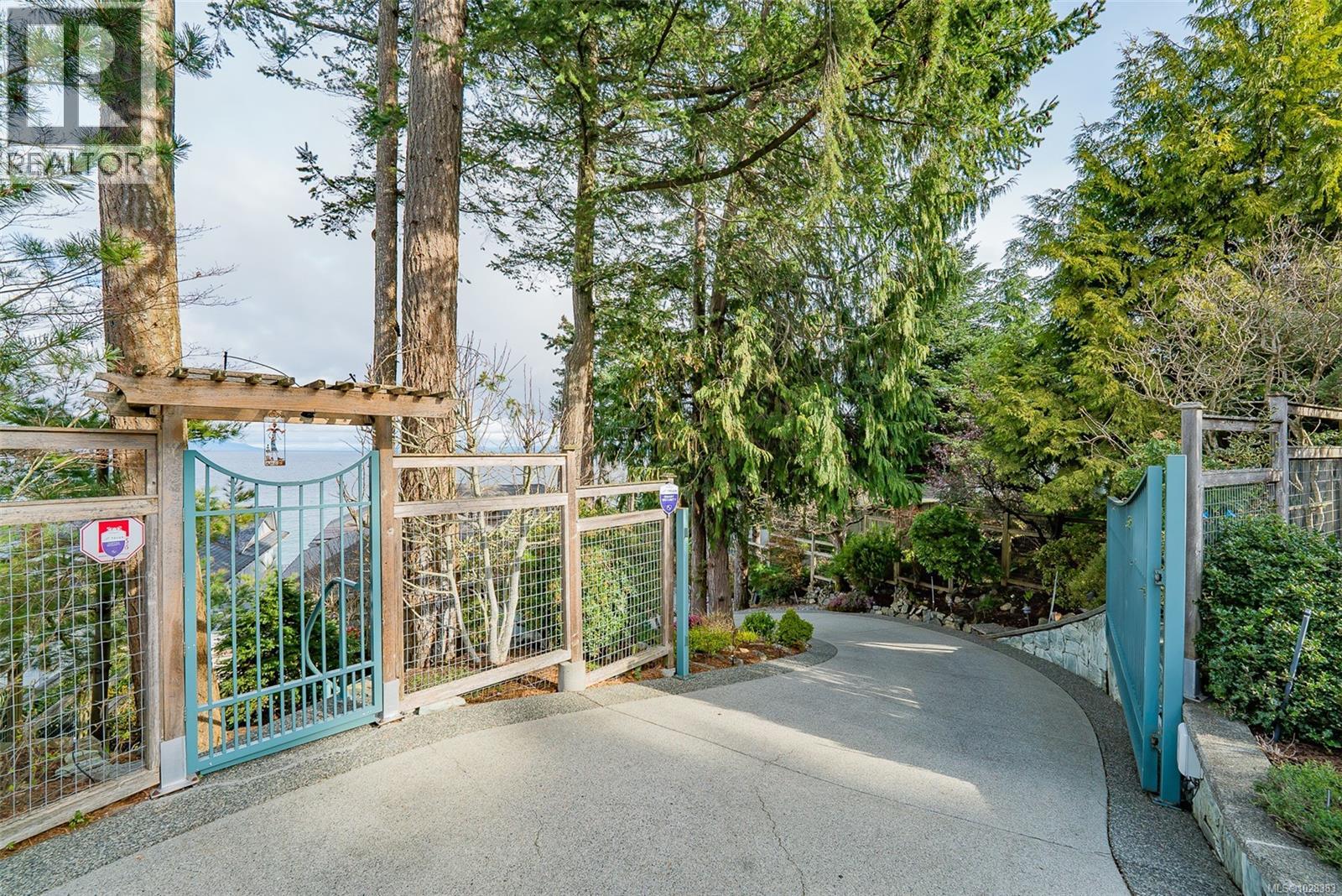 4954 FILLINGER CRES - 43