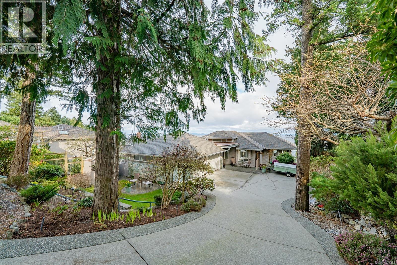 4954 FILLINGER CRES - 45