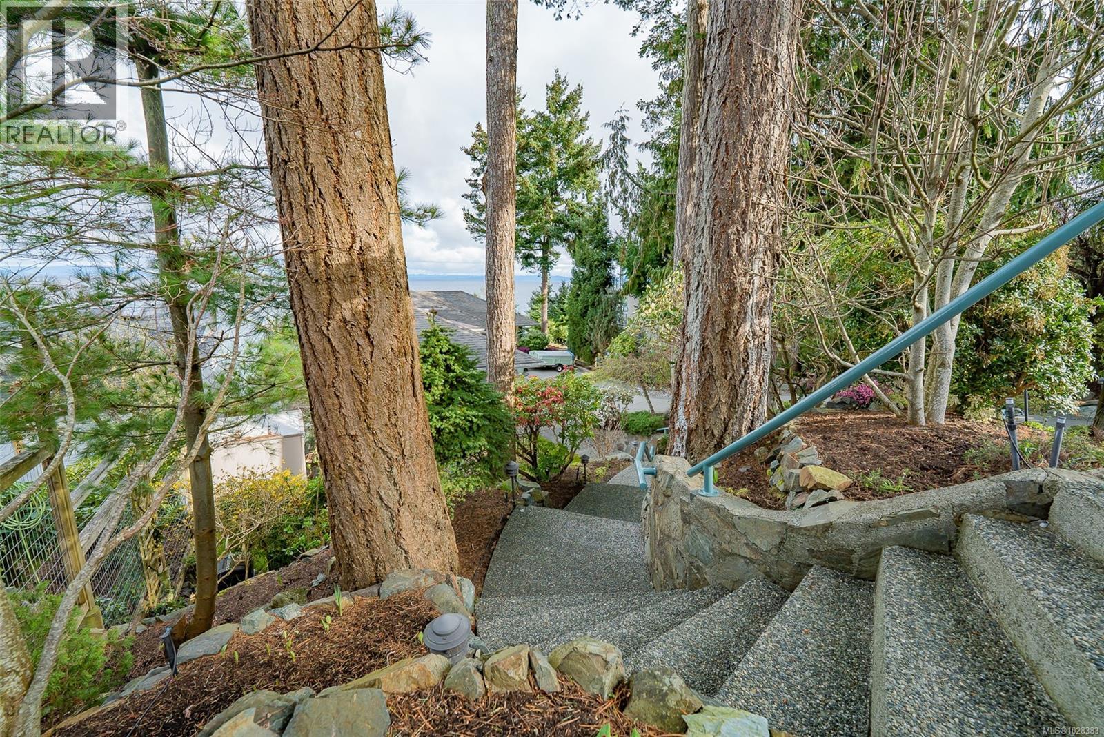 4954 FILLINGER CRES - 48